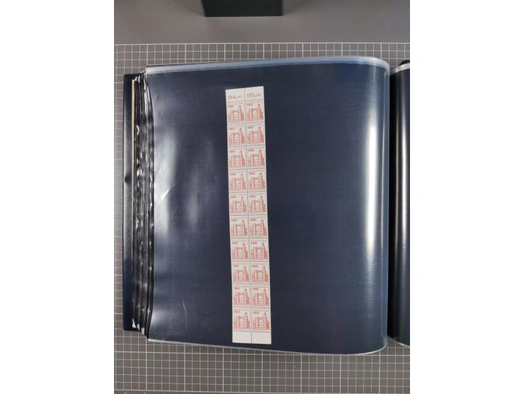 1960/75. postfrische Bogenteile der Dauerserien ab Bedeutende Deutsche, dabei Formnummern und Berlin mit u.a. Mi.-Nr. 246-49 