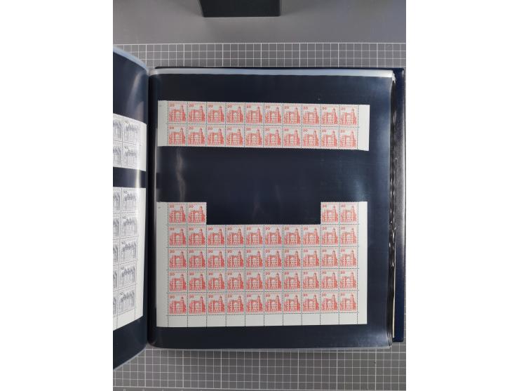 1960/75. postfrische Bogenteile der Dauerserien ab Bedeutende Deutsche, dabei Formnummern und Berlin mit u.a. Mi.-Nr. 246-49 