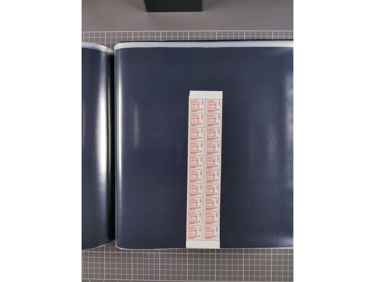 1960/75. postfrische Bogenteile der Dauerserien ab Bedeutende Deutsche, dabei Formnummern und Berlin mit u.a. Mi.-Nr. 246-49 