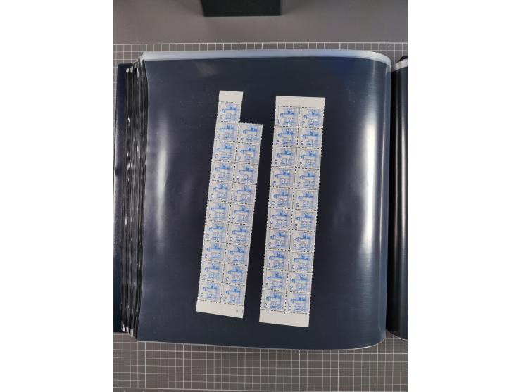 1960/75. postfrische Bogenteile der Dauerserien ab Bedeutende Deutsche, dabei Formnummern und Berlin mit u.a. Mi.-Nr. 246-49 