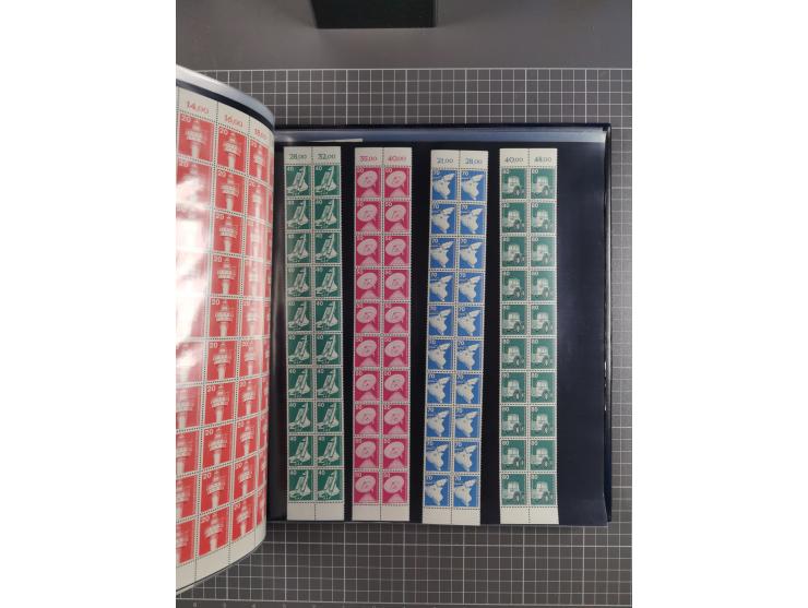 1960/75. postfrische Bogenteile der Dauerserien ab Bedeutende Deutsche, dabei Formnummern und Berlin mit u.a. Mi.-Nr. 246-49 