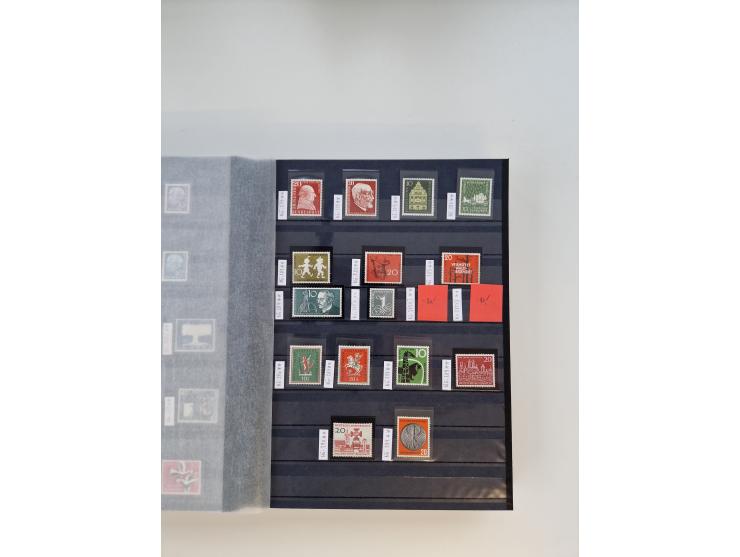 1920/2001, postfrischer, ungebrauchte und gestempelter Bestand in 8 großen Kartons, dabei Sammlungen Bund mit Posthorn, Berli