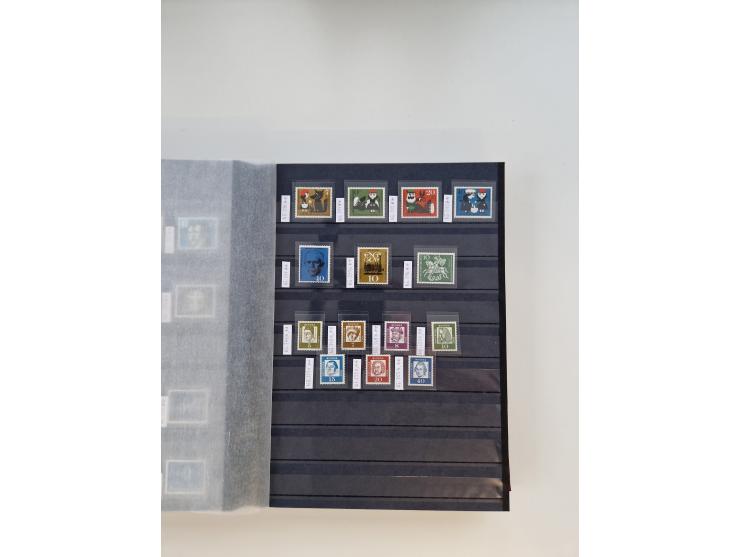 1920/2001, postfrischer, ungebrauchte und gestempelter Bestand in 8 großen Kartons, dabei Sammlungen Bund mit Posthorn, Berli