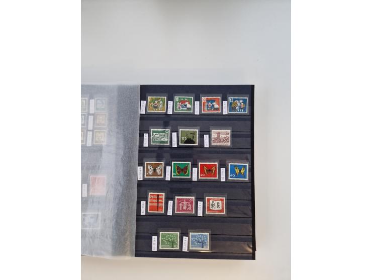 1920/2001, postfrischer, ungebrauchte und gestempelter Bestand in 8 großen Kartons, dabei Sammlungen Bund mit Posthorn, Berli