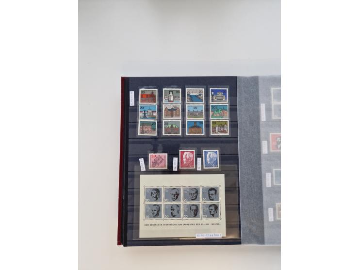 1920/2001, postfrischer, ungebrauchte und gestempelter Bestand in 8 großen Kartons, dabei Sammlungen Bund mit Posthorn, Berli