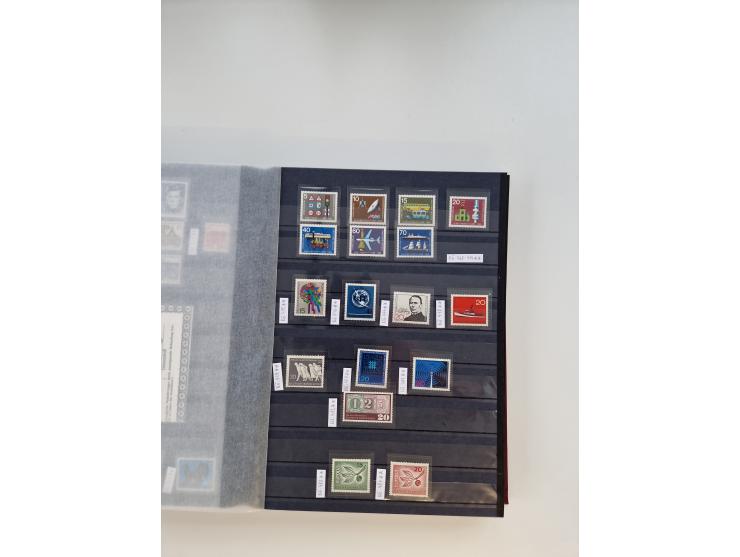 1920/2001, postfrischer, ungebrauchte und gestempelter Bestand in 8 großen Kartons, dabei Sammlungen Bund mit Posthorn, Berli