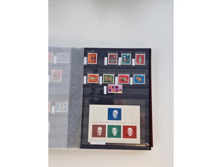 1920/2001, postfrischer, ungebrauchte und gestempelter Bestand in 8 großen Kartons, dabei Sammlungen Bund mit Posthorn, Berli