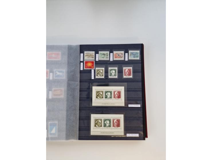 1920/2001, postfrischer, ungebrauchte und gestempelter Bestand in 8 großen Kartons, dabei Sammlungen Bund mit Posthorn, Berli