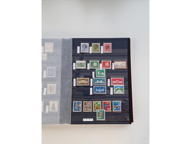 1920/2001, postfrischer, ungebrauchte und gestempelter Bestand in 8 großen Kartons, dabei Sammlungen Bund mit Posthorn, Berli