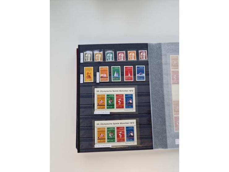 1920/2001, postfrischer, ungebrauchte und gestempelter Bestand in 8 großen Kartons, dabei Sammlungen Bund mit Posthorn, Berli