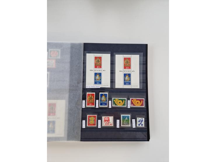 1920/2001, postfrischer, ungebrauchte und gestempelter Bestand in 8 großen Kartons, dabei Sammlungen Bund mit Posthorn, Berli