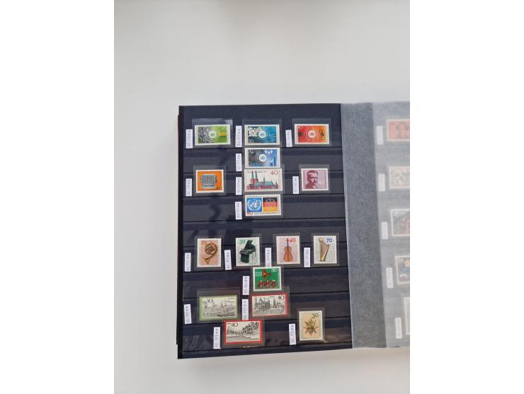 1920/2001, postfrischer, ungebrauchte und gestempelter Bestand in 8 großen Kartons, dabei Sammlungen Bund mit Posthorn, Berli