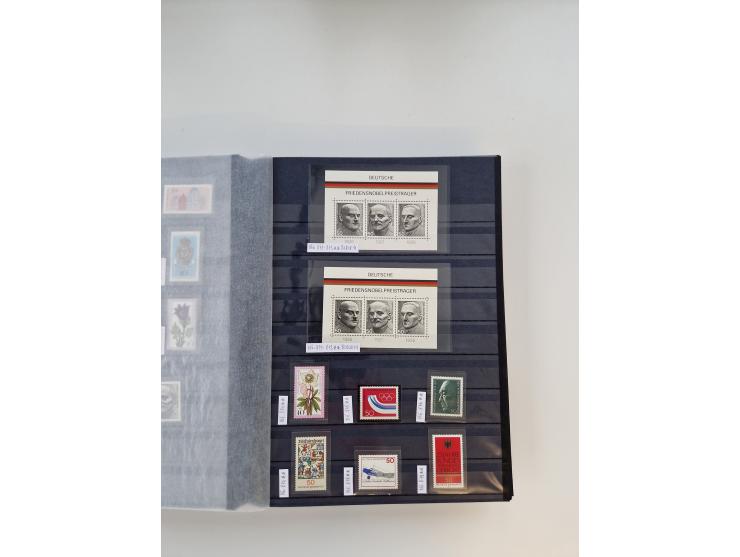 1920/2001, postfrischer, ungebrauchte und gestempelter Bestand in 8 großen Kartons, dabei Sammlungen Bund mit Posthorn, Berli