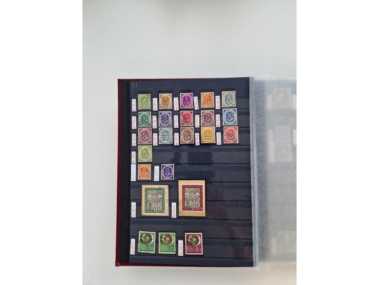 1920/2001, postfrischer, ungebrauchte und gestempelter Bestand in 8 großen Kartons, dabei Sammlungen Bund mit Posthorn, Berli