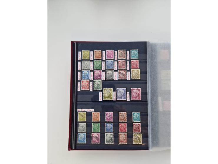 1920/2001, postfrischer, ungebrauchte und gestempelter Bestand in 8 großen Kartons, dabei Sammlungen Bund mit Posthorn, Berli