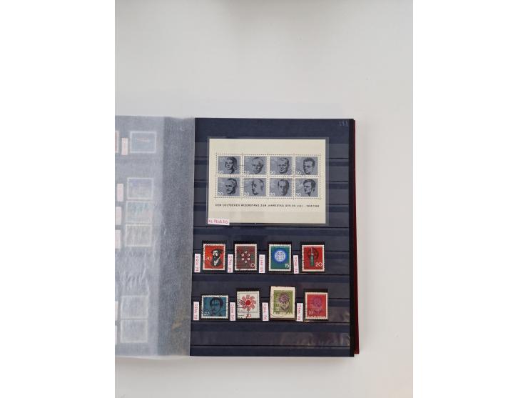 1920/2001, postfrischer, ungebrauchte und gestempelter Bestand in 8 großen Kartons, dabei Sammlungen Bund mit Posthorn, Berli