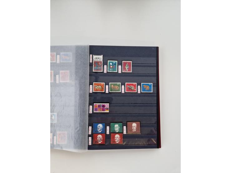 1920/2001, postfrischer, ungebrauchte und gestempelter Bestand in 8 großen Kartons, dabei Sammlungen Bund mit Posthorn, Berli