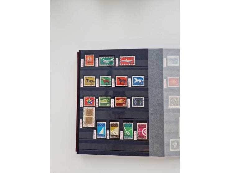 1920/2001, postfrischer, ungebrauchte und gestempelter Bestand in 8 großen Kartons, dabei Sammlungen Bund mit Posthorn, Berli