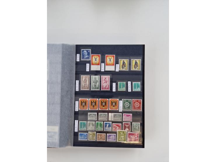 1920/2001, postfrischer, ungebrauchte und gestempelter Bestand in 8 großen Kartons, dabei Sammlungen Bund mit Posthorn, Berli