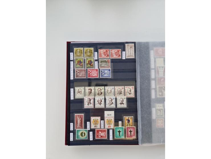 1920/2001, postfrischer, ungebrauchte und gestempelter Bestand in 8 großen Kartons, dabei Sammlungen Bund mit Posthorn, Berli