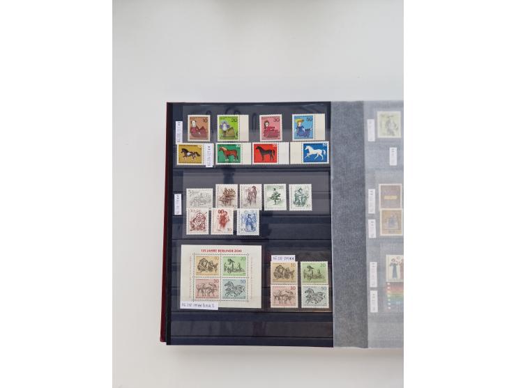 1920/2001, postfrischer, ungebrauchte und gestempelter Bestand in 8 großen Kartons, dabei Sammlungen Bund mit Posthorn, Berli