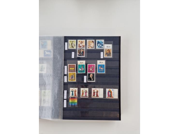 1920/2001, postfrischer, ungebrauchte und gestempelter Bestand in 8 großen Kartons, dabei Sammlungen Bund mit Posthorn, Berli