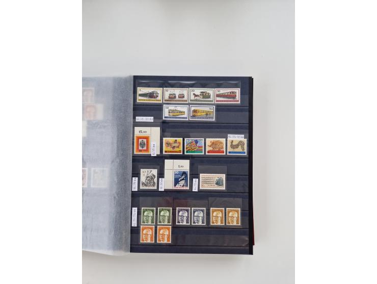 1920/2001, postfrischer, ungebrauchte und gestempelter Bestand in 8 großen Kartons, dabei Sammlungen Bund mit Posthorn, Berli