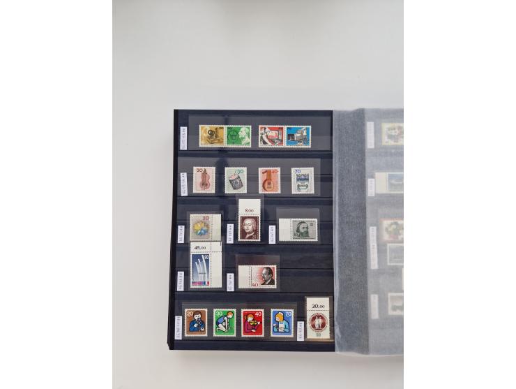 1920/2001, postfrischer, ungebrauchte und gestempelter Bestand in 8 großen Kartons, dabei Sammlungen Bund mit Posthorn, Berli