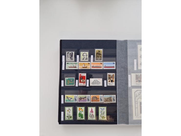 1920/2001, postfrischer, ungebrauchte und gestempelter Bestand in 8 großen Kartons, dabei Sammlungen Bund mit Posthorn, Berli