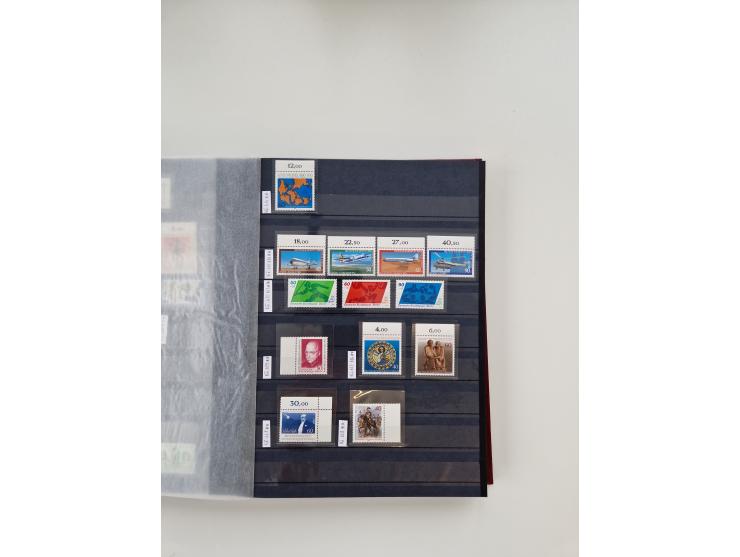 1920/2001, postfrischer, ungebrauchte und gestempelter Bestand in 8 großen Kartons, dabei Sammlungen Bund mit Posthorn, Berli