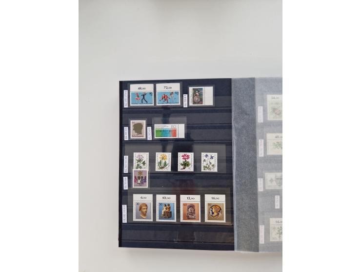 1920/2001, postfrischer, ungebrauchte und gestempelter Bestand in 8 großen Kartons, dabei Sammlungen Bund mit Posthorn, Berli