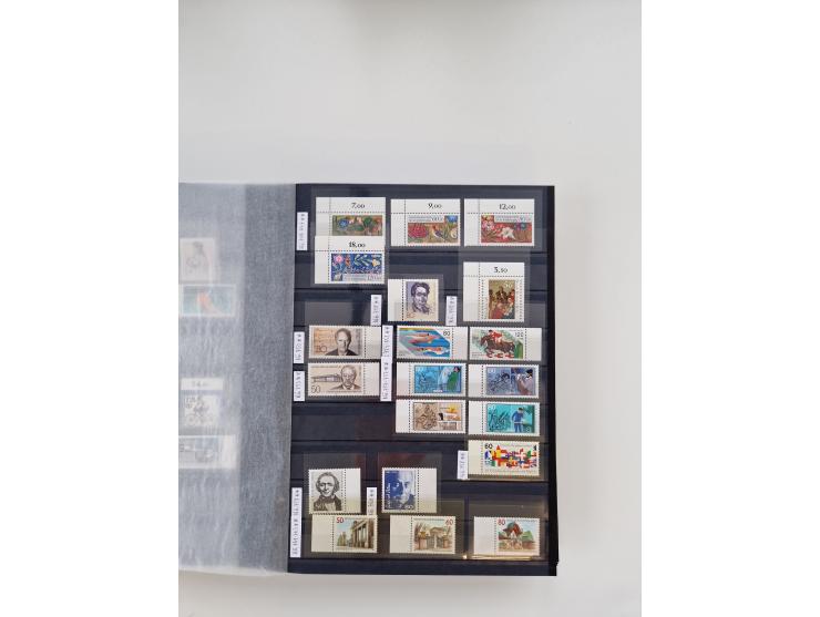 1920/2001, postfrischer, ungebrauchte und gestempelter Bestand in 8 großen Kartons, dabei Sammlungen Bund mit Posthorn, Berli