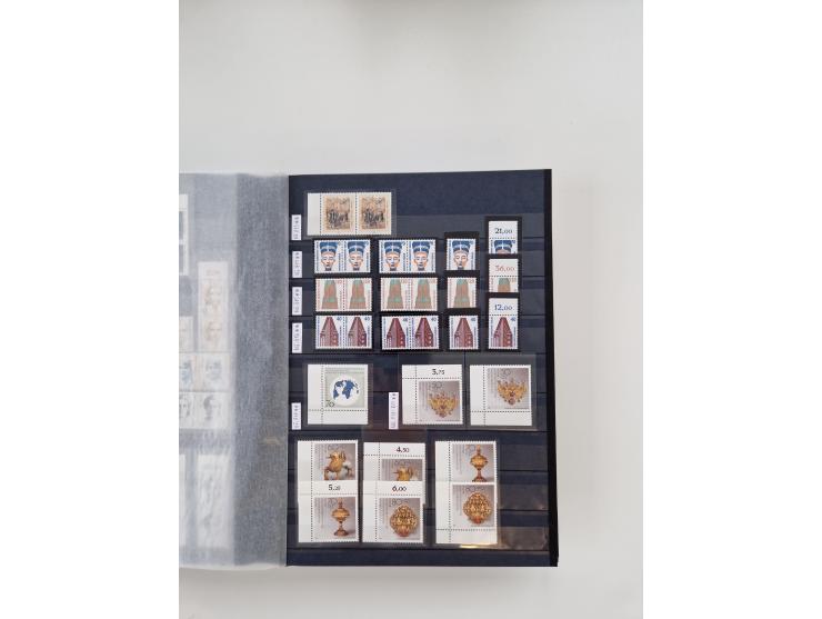 1920/2001, postfrischer, ungebrauchte und gestempelter Bestand in 8 großen Kartons, dabei Sammlungen Bund mit Posthorn, Berli