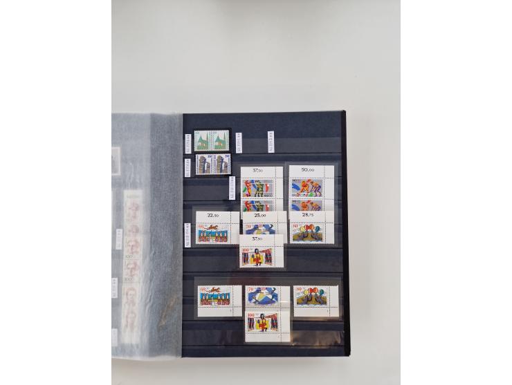 1920/2001, postfrischer, ungebrauchte und gestempelter Bestand in 8 großen Kartons, dabei Sammlungen Bund mit Posthorn, Berli