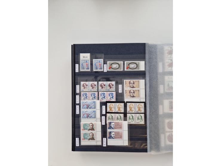 1920/2001, postfrischer, ungebrauchte und gestempelter Bestand in 8 großen Kartons, dabei Sammlungen Bund mit Posthorn, Berli