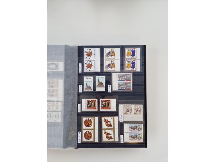 1920/2001, postfrischer, ungebrauchte und gestempelter Bestand in 8 großen Kartons, dabei Sammlungen Bund mit Posthorn, Berli