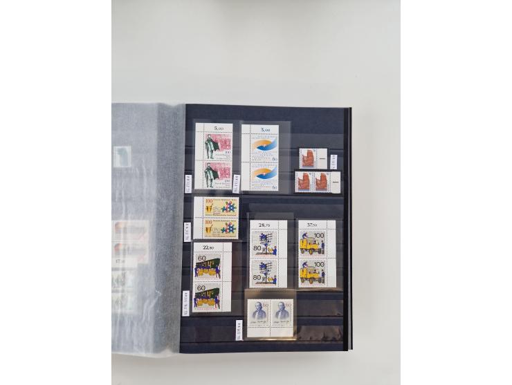 1920/2001, postfrischer, ungebrauchte und gestempelter Bestand in 8 großen Kartons, dabei Sammlungen Bund mit Posthorn, Berli