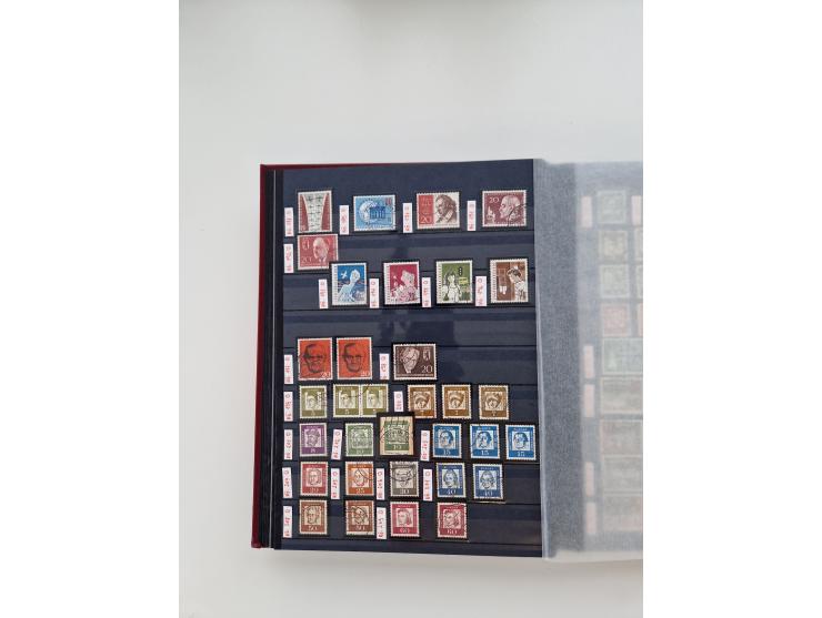 1920/2001, postfrischer, ungebrauchte und gestempelter Bestand in 8 großen Kartons, dabei Sammlungen Bund mit Posthorn, Berli