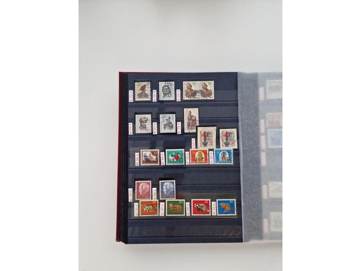 1920/2001, postfrischer, ungebrauchte und gestempelter Bestand in 8 großen Kartons, dabei Sammlungen Bund mit Posthorn, Berli