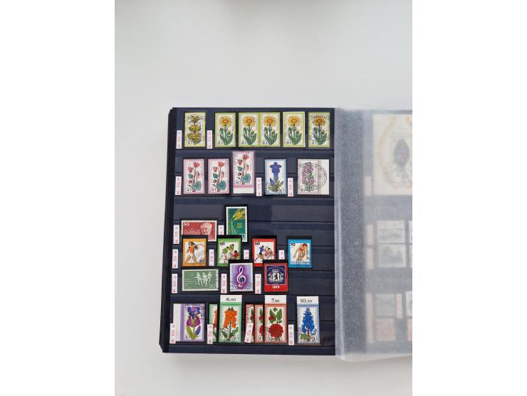 1920/2001, postfrischer, ungebrauchte und gestempelter Bestand in 8 großen Kartons, dabei Sammlungen Bund mit Posthorn, Berli