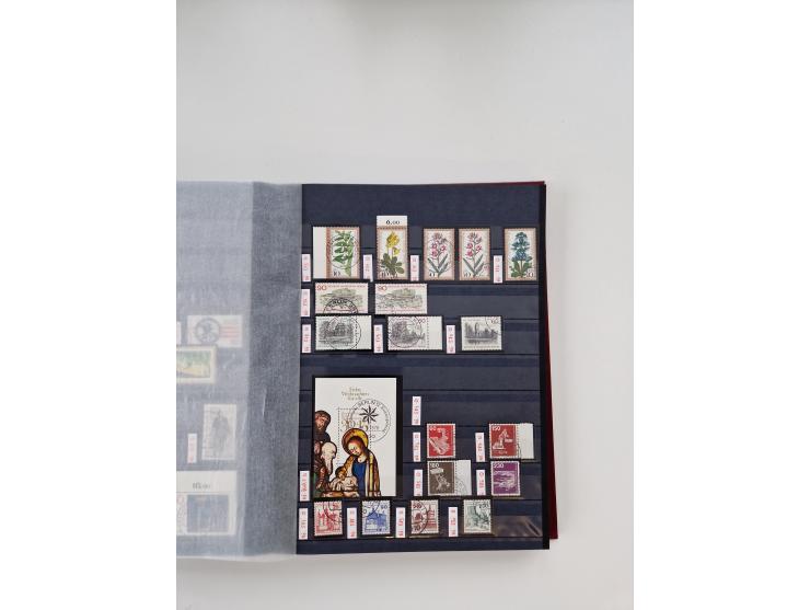 1920/2001, postfrischer, ungebrauchte und gestempelter Bestand in 8 großen Kartons, dabei Sammlungen Bund mit Posthorn, Berli