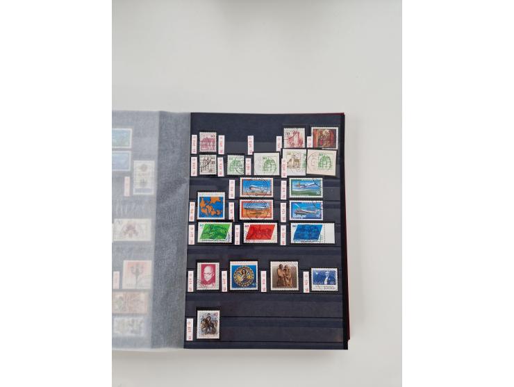 1920/2001, postfrischer, ungebrauchte und gestempelter Bestand in 8 großen Kartons, dabei Sammlungen Bund mit Posthorn, Berli