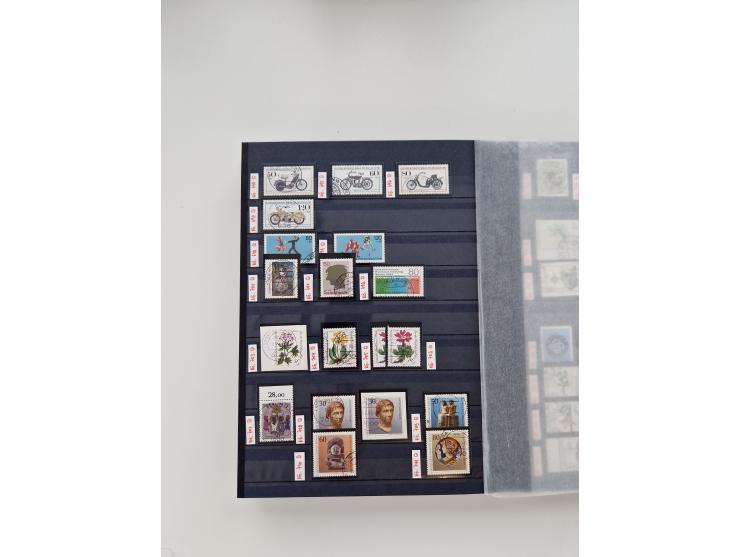 1920/2001, postfrischer, ungebrauchte und gestempelter Bestand in 8 großen Kartons, dabei Sammlungen Bund mit Posthorn, Berli