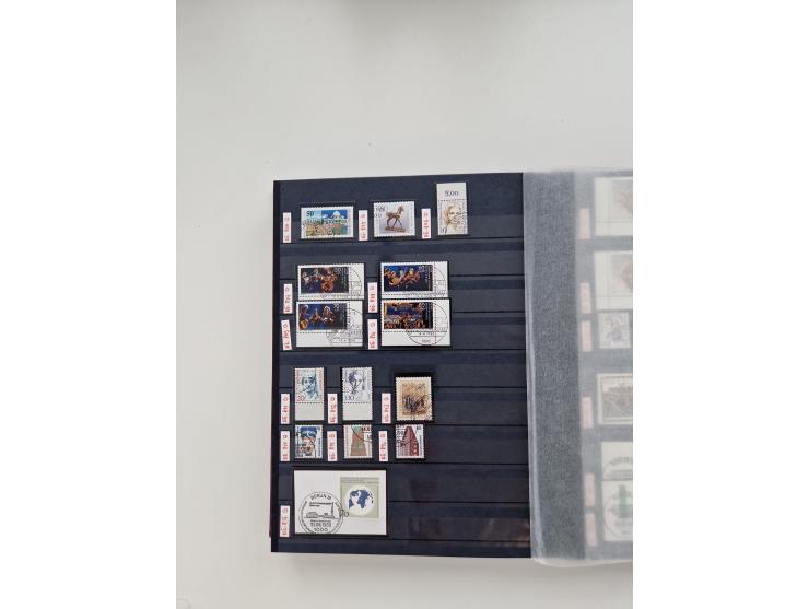 1920/2001, postfrischer, ungebrauchte und gestempelter Bestand in 8 großen Kartons, dabei Sammlungen Bund mit Posthorn, Berli