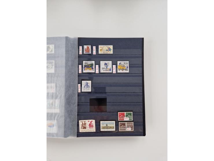 1920/2001, postfrischer, ungebrauchte und gestempelter Bestand in 8 großen Kartons, dabei Sammlungen Bund mit Posthorn, Berli