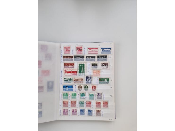 1920/2001, postfrischer, ungebrauchte und gestempelter Bestand in 8 großen Kartons, dabei Sammlungen Bund mit Posthorn, Berli