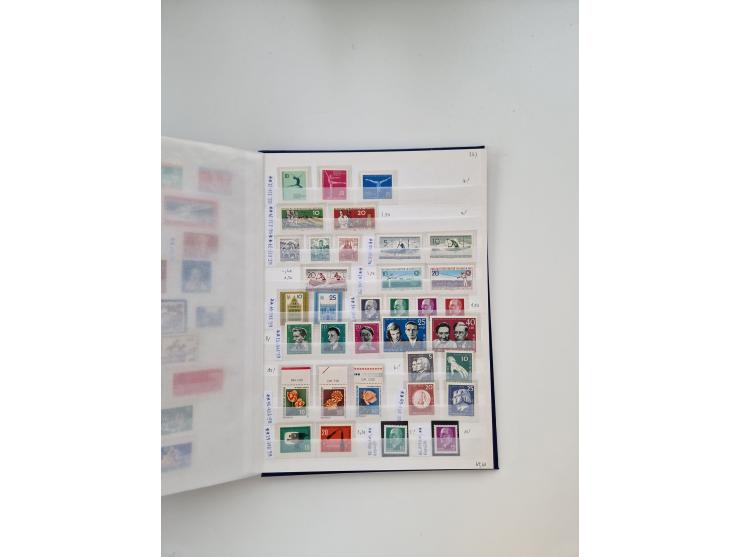 1920/2001, postfrischer, ungebrauchte und gestempelter Bestand in 8 großen Kartons, dabei Sammlungen Bund mit Posthorn, Berli