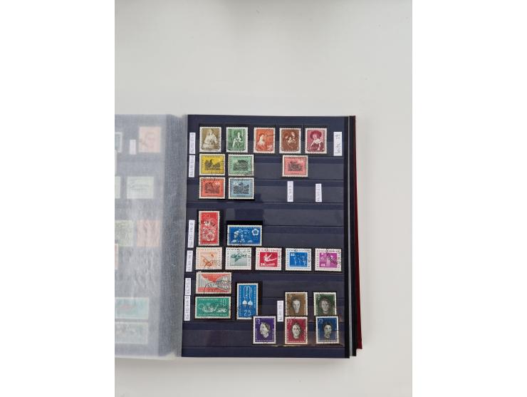 1920/2001, postfrischer, ungebrauchte und gestempelter Bestand in 8 großen Kartons, dabei Sammlungen Bund mit Posthorn, Berli