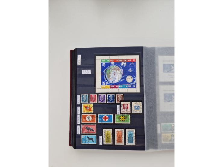 1920/2001, postfrischer, ungebrauchte und gestempelter Bestand in 8 großen Kartons, dabei Sammlungen Bund mit Posthorn, Berli