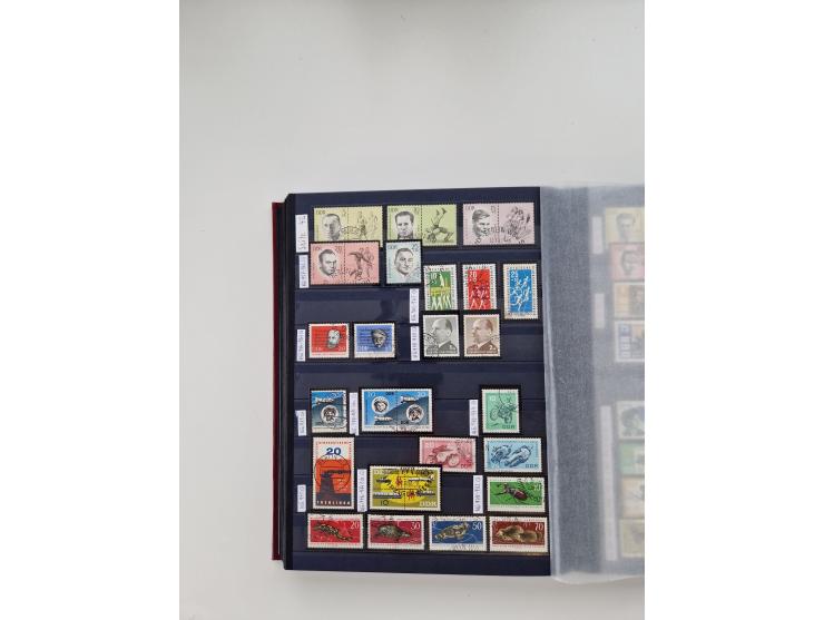 1920/2001, postfrischer, ungebrauchte und gestempelter Bestand in 8 großen Kartons, dabei Sammlungen Bund mit Posthorn, Berli